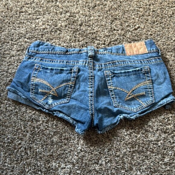 Amethyst 11 Medium Wash Distressed Jean Shorts - Picture 4 of 8